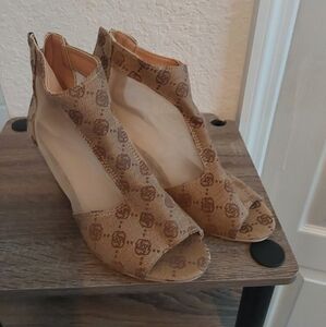 Womens heels size8.5